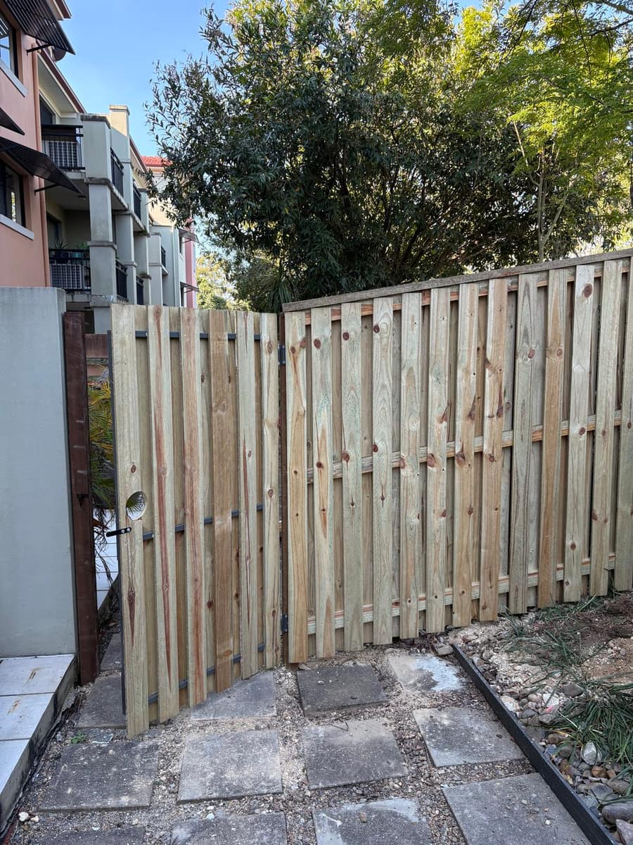 Good Neighbour timber fence with pedestrian gate